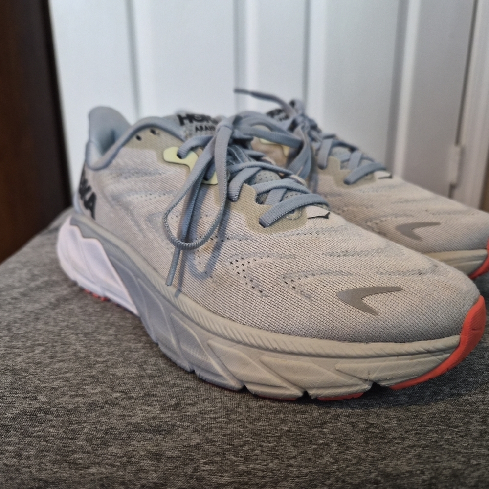 Women's Hoka One One  Arahi 6 "Plein Air/Blue Fog" Running Shoe's Sz. 7.5B